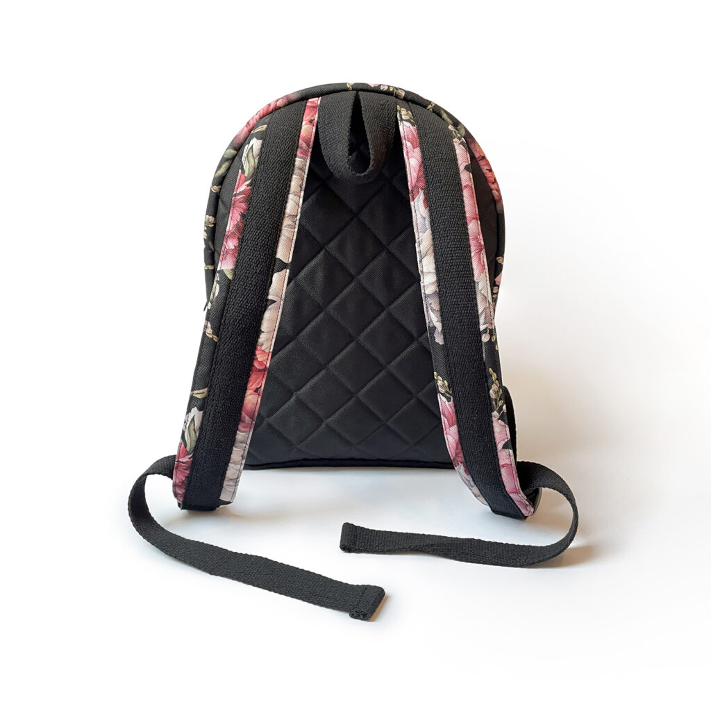 Dámský černý batoh JANE Od Klárky s růžovým květinovým vzorem