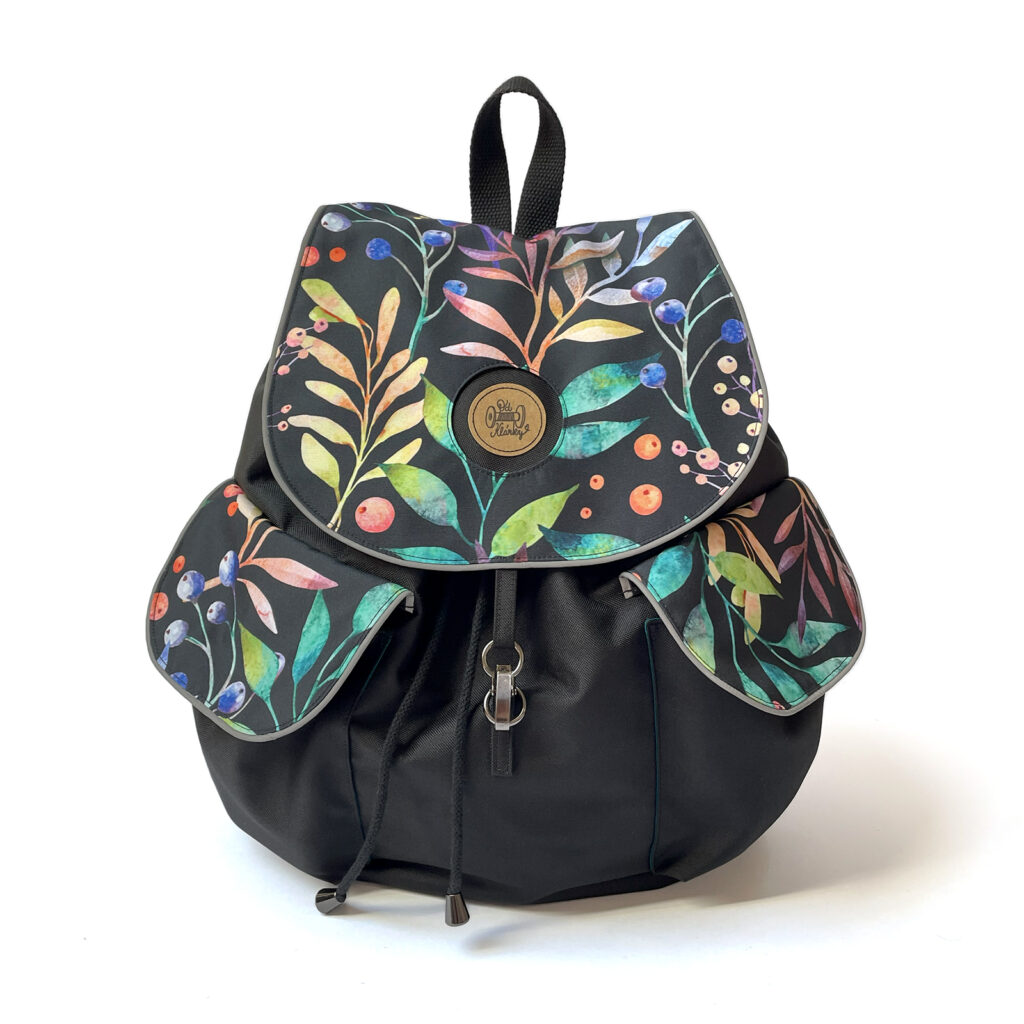 Dámský černý batoh ELLIE Od Klárky se vzorem barevných podzimních bobulí