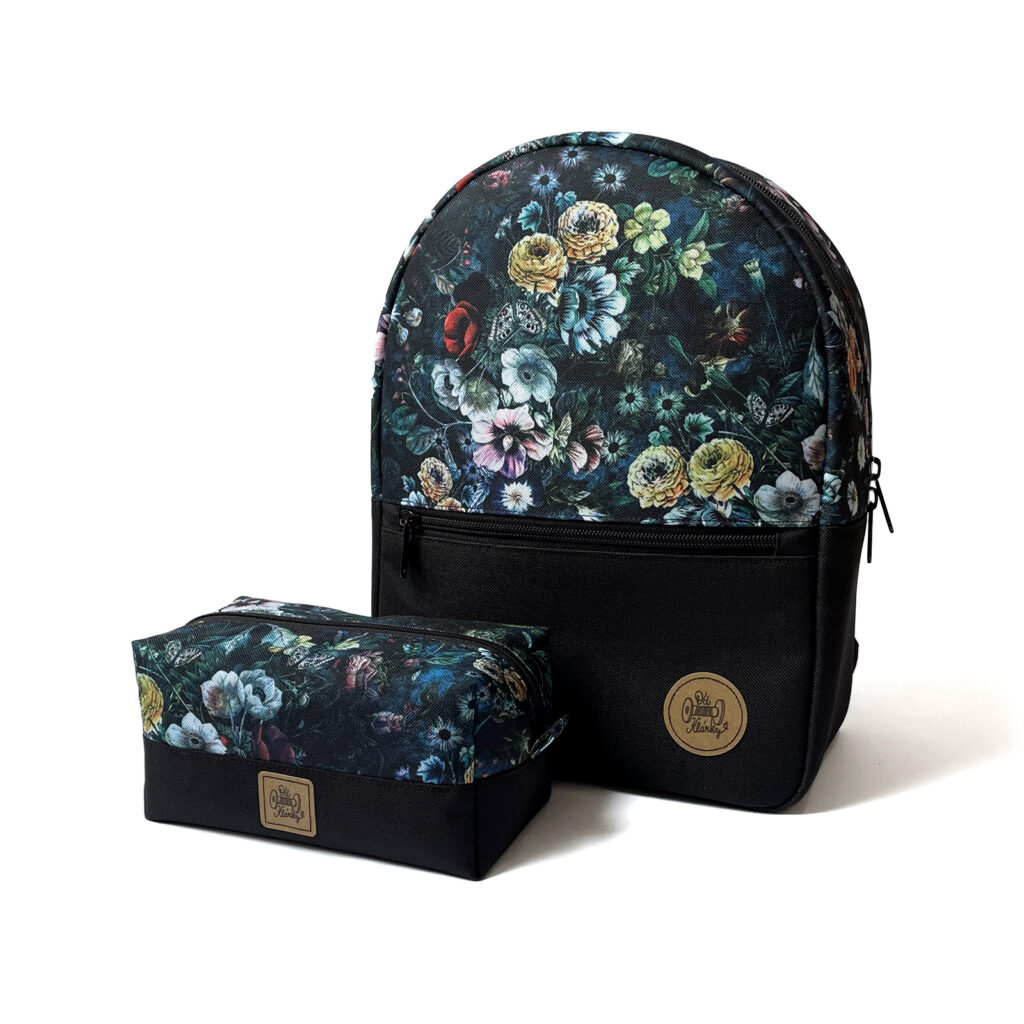 Dámský černý batoh JANE a kosmetická černá taštička BASIC Od Klárky s tyrkysovým květinovým vzorem